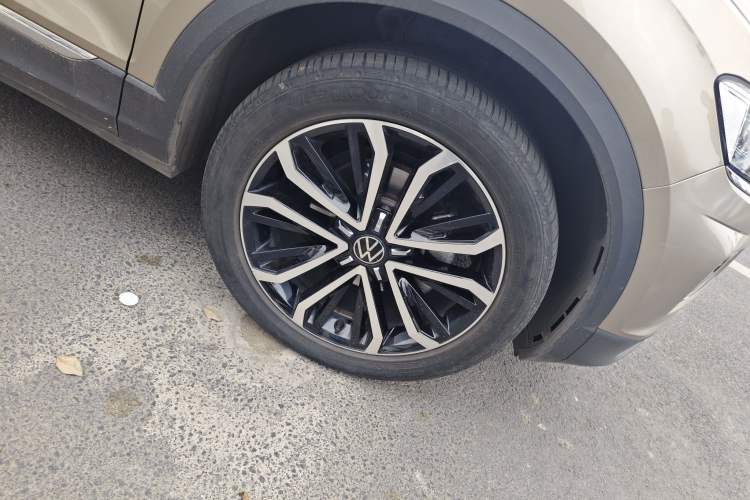 Used Volkswagen T-ROC 2022 280TSI DSG Two-Wheel Drive Comfort PLUS Right Front Wheel Hub