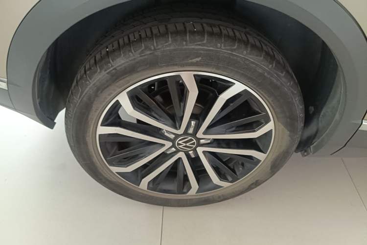 Used Volkswagen T-ROC 2022 280TSI DSG Two-Wheel Drive Elite PLUS Right Rear Wheel Hub