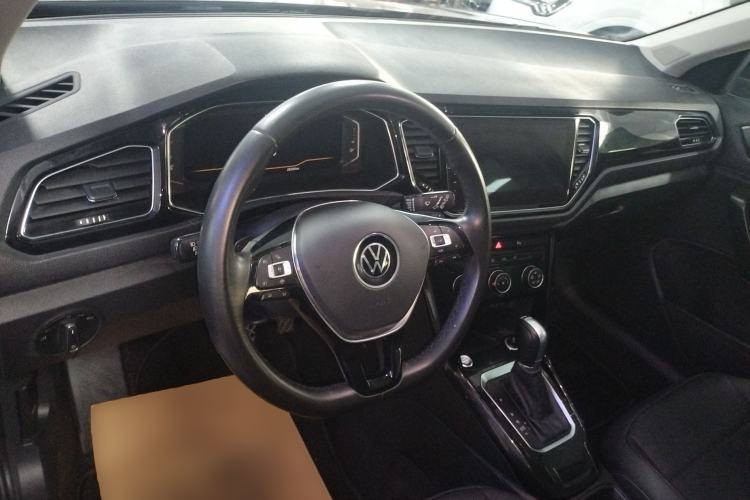 Used Volkswagen T-ROC 2022 280TSI DSG Two-Wheel Drive Comfort PLUS Center Console