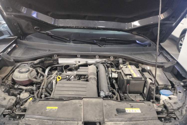 Used Volkswagen T-ROC 2022 280TSI DSG Two-Wheel Drive Comfort PLUS Engine Bay