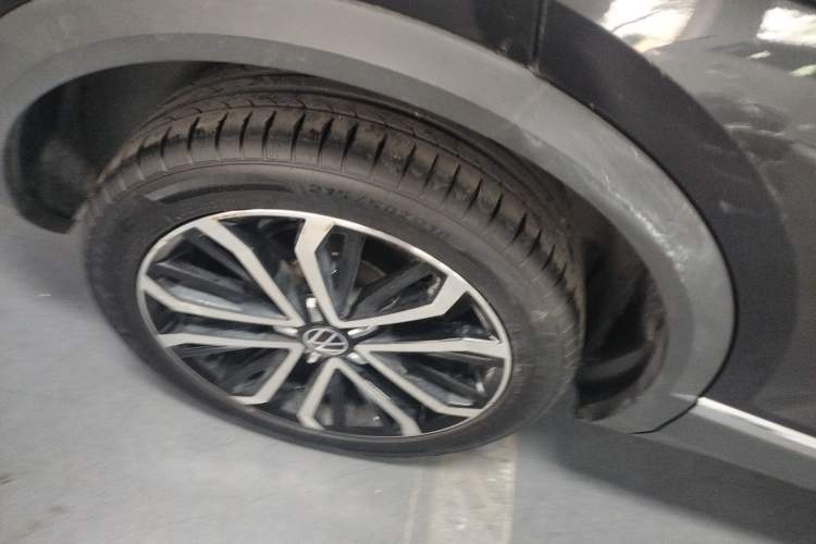 Used Volkswagen T-ROC 2022 280TSI DSG Two-Wheel Drive Comfort PLUS Right Rear Wheel Hub