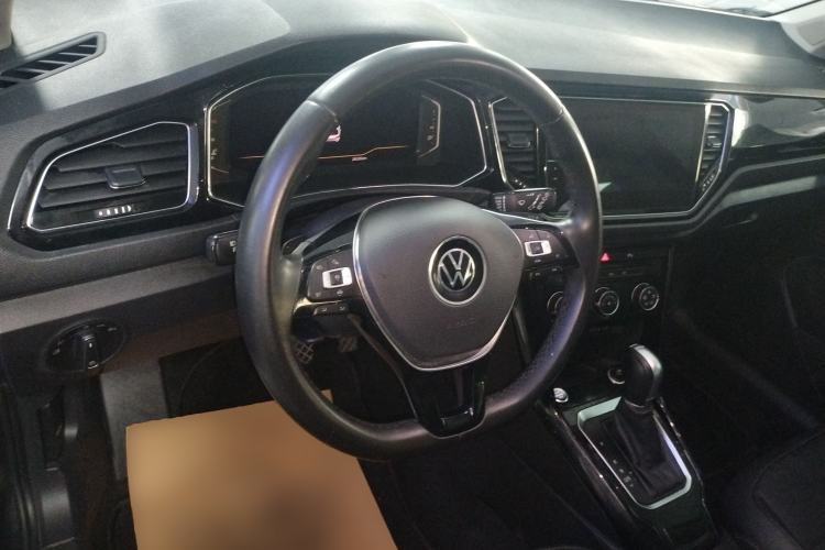 Used Volkswagen T-ROC 2022 280TSI DSG Two-Wheel Drive Comfort PLUS Steering Wheel