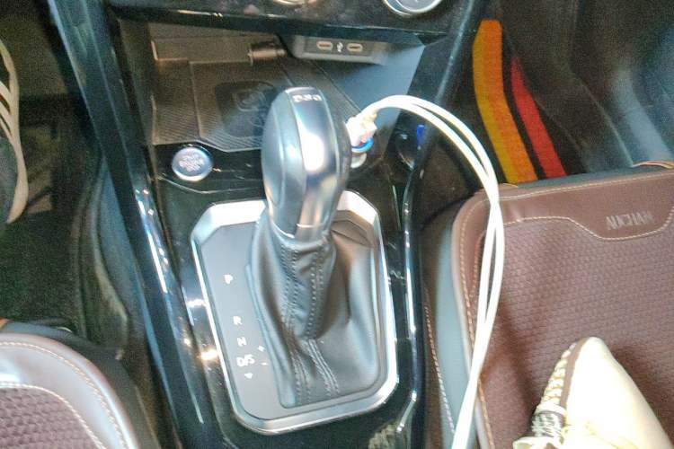 Used Volkswagen T-ROC  Gear Lever