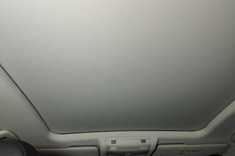 Used Volkswagen T-ROC  Headliner
