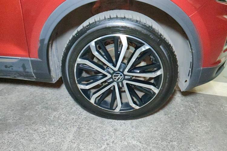 Used Volkswagen T-ROC  Right Front Wheel Hub