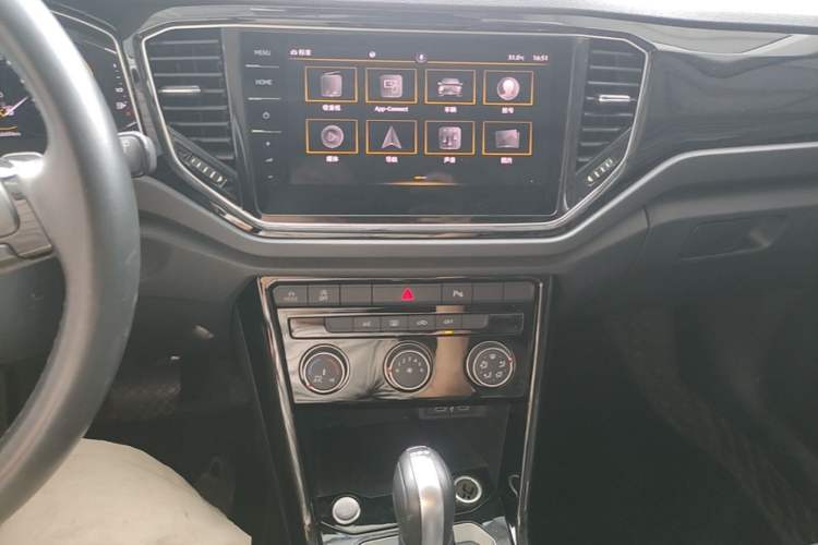 Used Volkswagen T-ROC 2022 280TSI DSG Two-Wheel Drive Comfort PLUS Audio And AC Panel