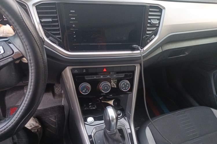 Used Volkswagen T-ROC 2022 280TSI DSG Two-Wheel Drive Elite PLUS Audio And AC Panel