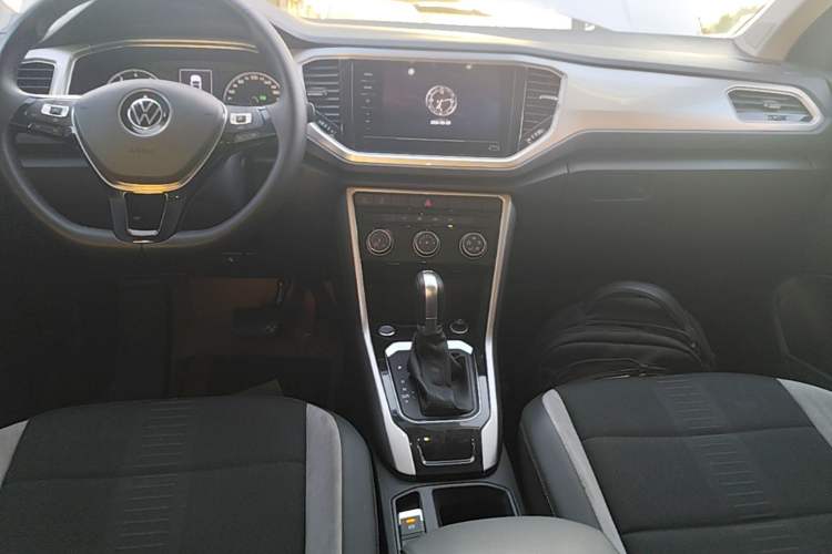Used Volkswagen T-ROC 2022 280TSI DSG Two-Wheel Drive Elite PLUS Audio And AC Panel