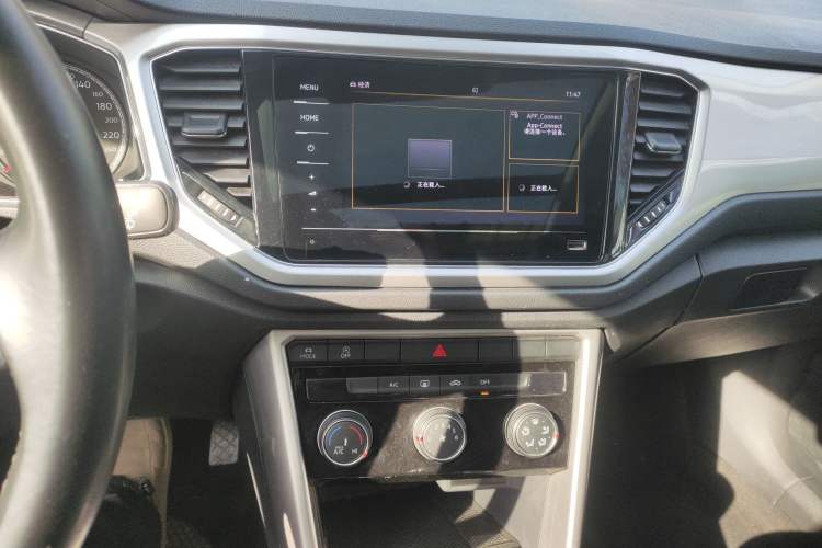 Used Volkswagen T-ROC 2022 280TSI DSG Two-Wheel Drive Elite PLUS Audio And AC Panel