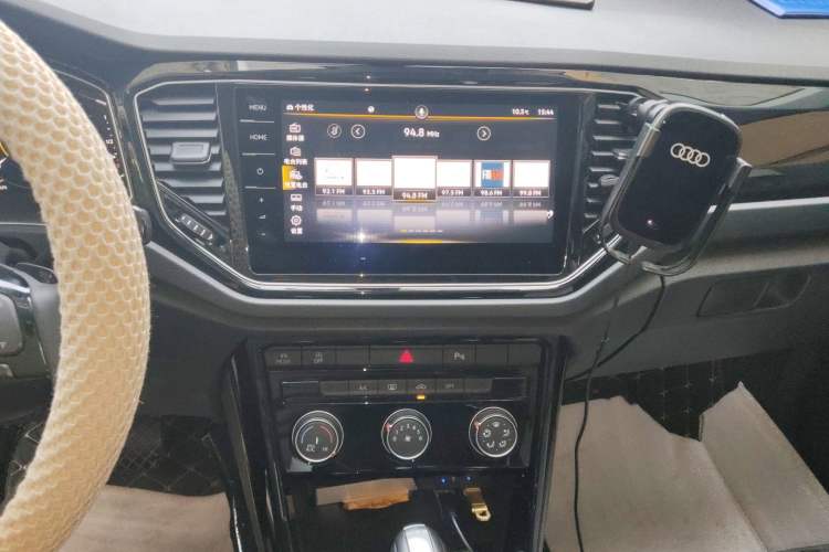 Used Volkswagen T-ROC 2022 280TSI DSG Two-Wheel Drive Comfort PLUS Audio And AC Panel