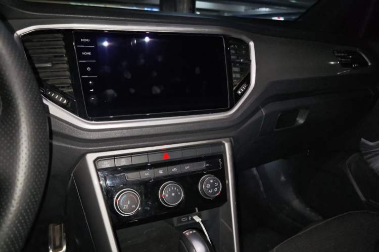 Used Volkswagen T-ROC 2022 280TSI DSG Two-Wheel Drive R-Line Pro PLUS Audio And AC Panel
