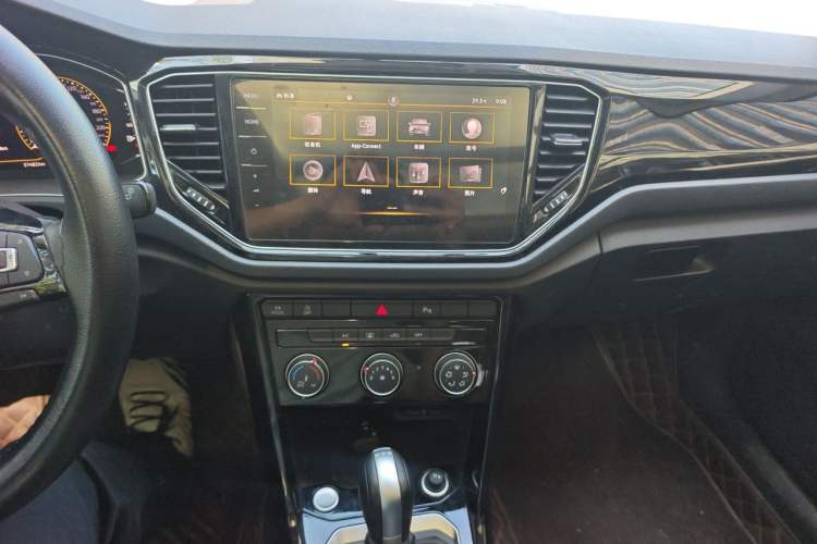 Used Volkswagen T-ROC 2022 280TSI DSG Two-Wheel Drive Comfort PLUS Audio And AC Panel