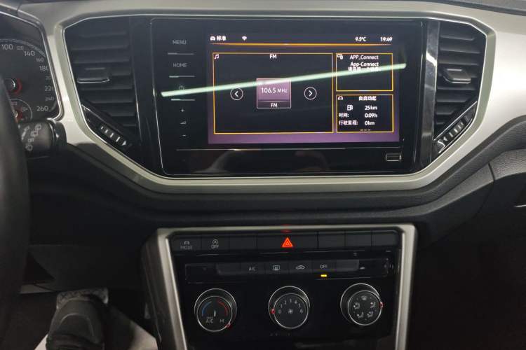 Used Volkswagen T-ROC 2022 280TSI DSG Two-Wheel Drive Elite PLUS Audio And AC Panel