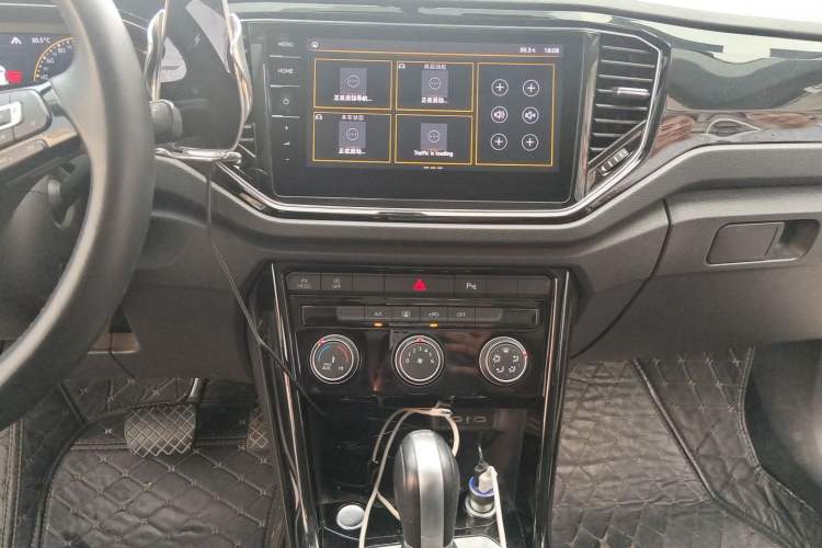 Used Volkswagen T-ROC 2022 280TSI DSG Two-Wheel Drive Comfort PLUS Audio And AC Panel