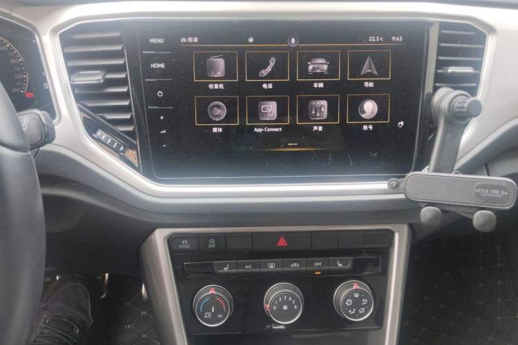 Used Volkswagen T-ROC 2022 280TSI DSG Two-Wheel Drive R-Line Pro PLUS Audio And AC Panel