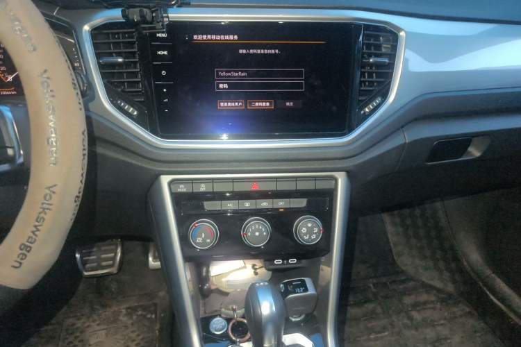 Used Volkswagen T-ROC 2022 280TSI DSG Two-Wheel Drive R-Line Pro PLUS Audio And AC Panel