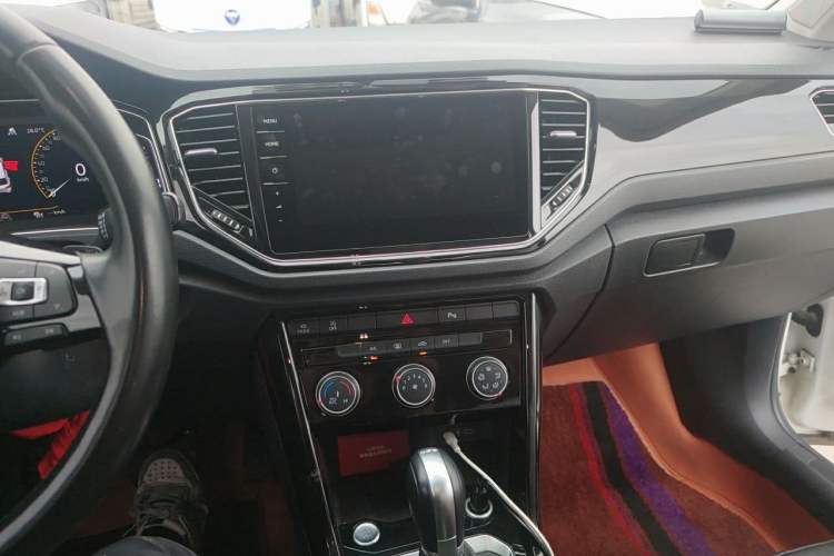 Used Volkswagen T-ROC 2022 280TSI DSG Two-Wheel Drive Comfort PLUS Audio And AC Panel