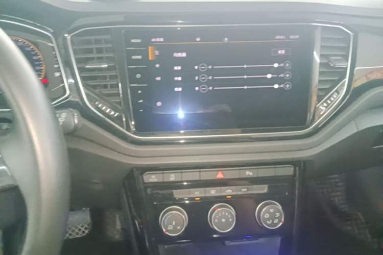 Used Volkswagen T-ROC 2022 280TSI DSG Two-Wheel Drive Comfort PLUS Audio And AC Panel