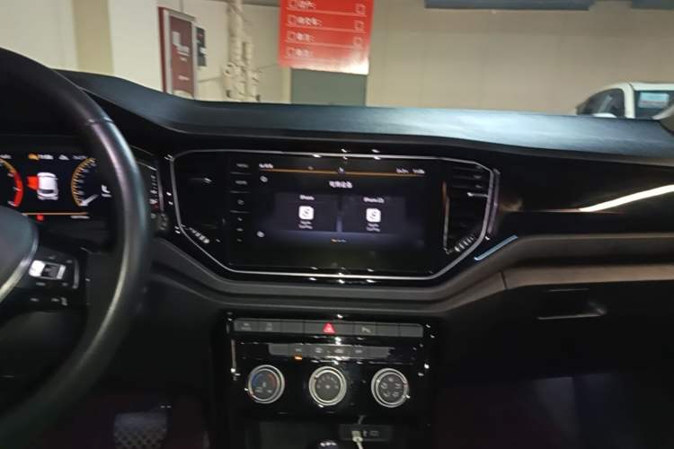Used Volkswagen T-ROC 2022 280TSI DSG Two-Wheel Drive Comfort PLUS Audio And AC Panel