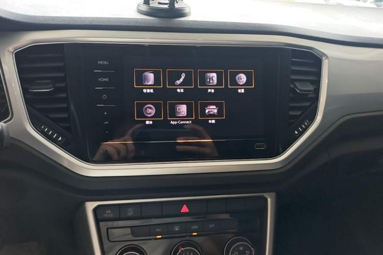 Used Volkswagen T-ROC 2022 280TSI DSG Two-Wheel Drive Elite PLUS Audio And AC Panel
