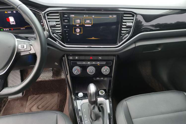 Used Volkswagen T-ROC 2022 280TSI DSG Two-Wheel Drive Comfort PLUS Audio And AC Panel
