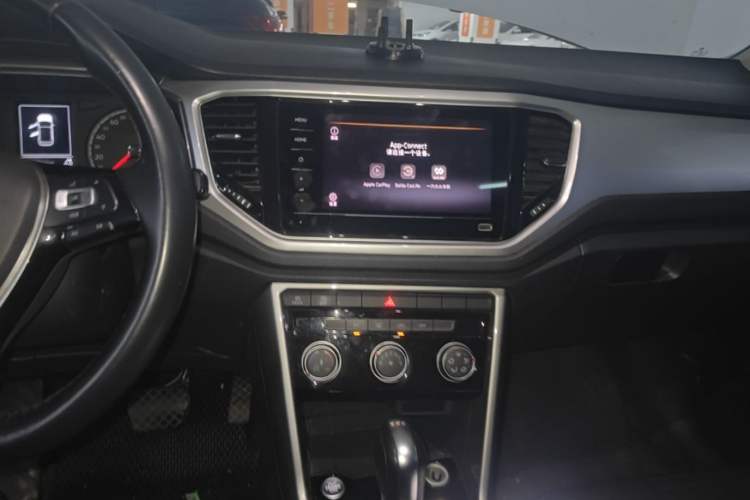 Used Volkswagen T-ROC 2022 280TSI DSG Two-Wheel Drive Elite PLUS Audio And AC Panel