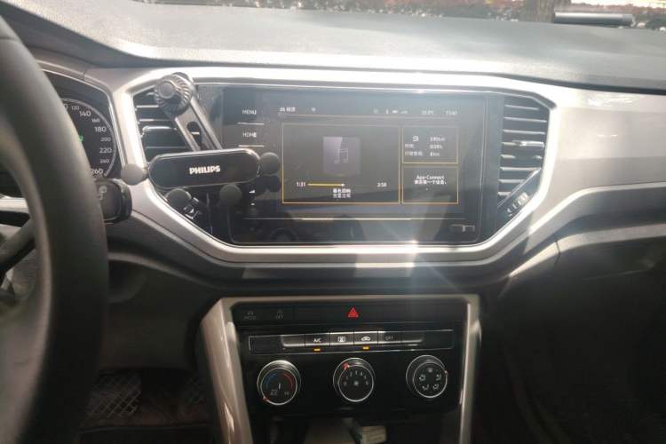 Used Volkswagen T-ROC 2022 280TSI DSG Two-Wheel Drive Elite PLUS Audio And AC Panel