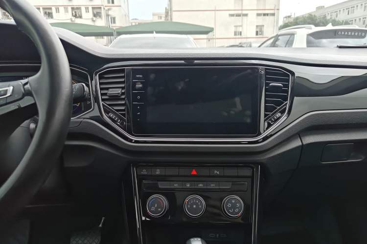 Used Volkswagen T-ROC 2022 280TSI DSG Two-Wheel Drive Comfort PLUS Audio And AC Panel