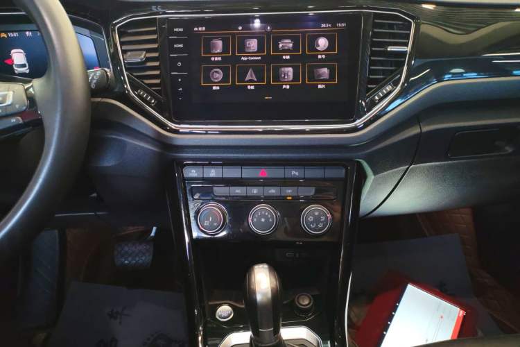 Used Volkswagen T-ROC 2022 280TSI DSG Two-Wheel Drive Comfort PLUS Audio And AC Panel