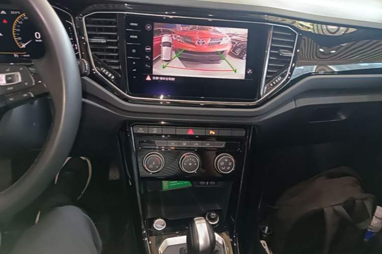 Used Volkswagen T-ROC 2022 280TSI DSG Two-Wheel Drive Comfort PLUS Audio And AC Panel