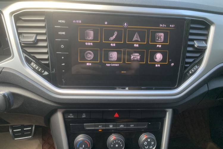 Used Volkswagen T-ROC 2022 280TSI DSG Two-Wheel Drive R-Line Pro PLUS Audio And AC Panel