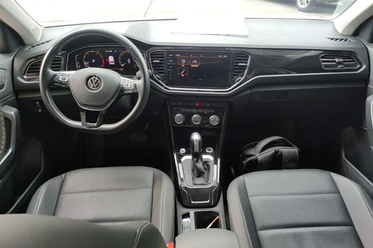 Used Volkswagen T-ROC 2022 280TSI DSG Two-Wheel Drive Comfort PLUS Center Console