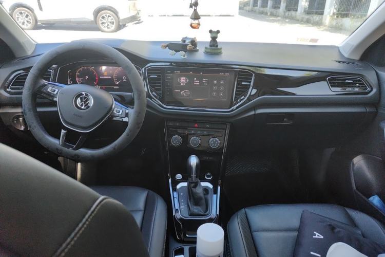Used Volkswagen T-ROC 2022 280TSI DSG Two-Wheel Drive Comfort PLUS Center Console