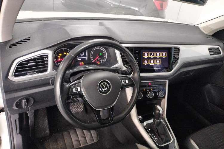 Used Volkswagen T-ROC 2022 280TSI DSG Two-Wheel Drive Elite PLUS Center Console