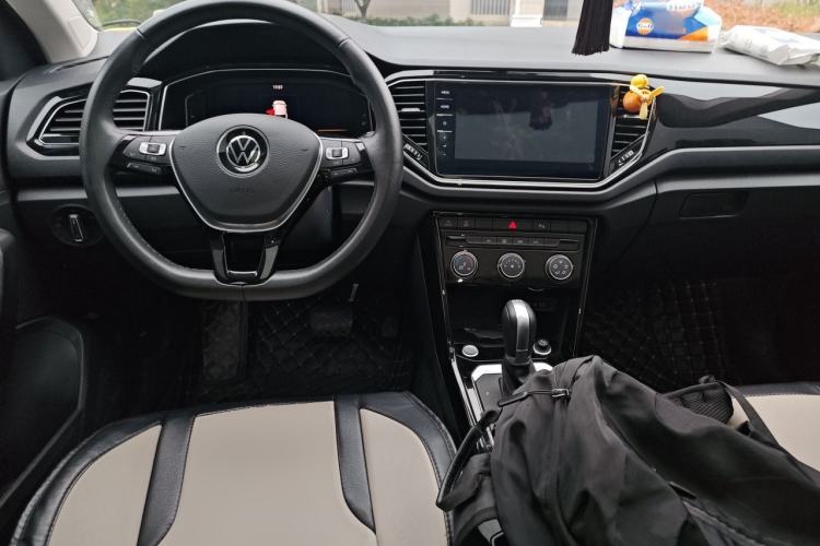 Used Volkswagen T-ROC 2022 280TSI DSG Two-Wheel Drive Comfort PLUS Center Console