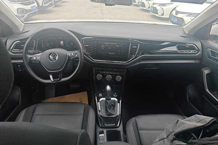 Used Volkswagen T-ROC 2022 280TSI DSG Two-Wheel Drive Comfort PLUS Center Console