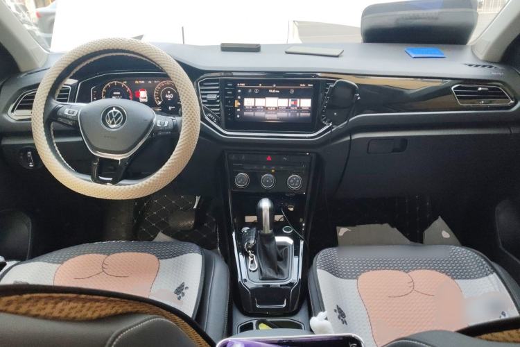 Used Volkswagen T-ROC 2022 280TSI DSG Two-Wheel Drive Comfort PLUS Center Console