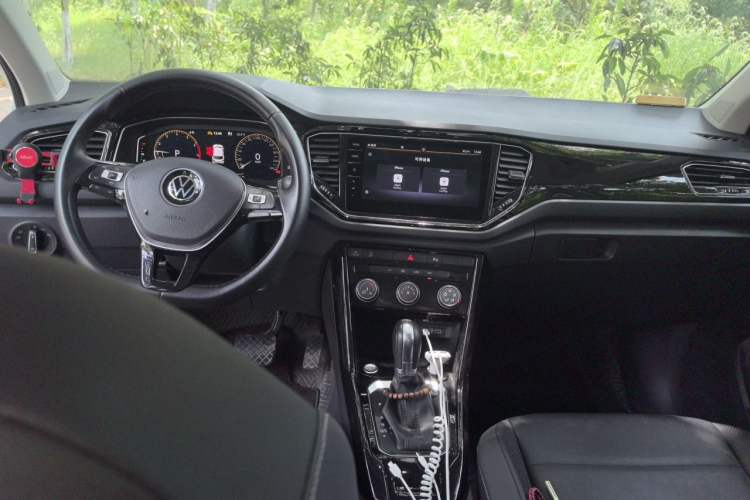 Used Volkswagen T-ROC 2022 280TSI DSG Two-Wheel Drive Comfort PLUS Center Console