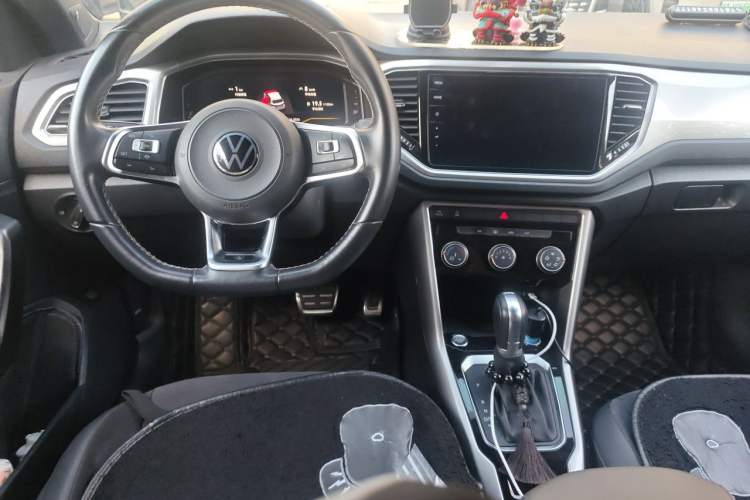 Used Volkswagen T-ROC 2022 280TSI DSG Two-Wheel Drive R-Line Pro PLUS Center Console