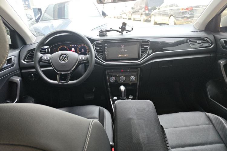 Used Volkswagen T-ROC 2022 280TSI DSG Two-Wheel Drive Comfort PLUS Center Console