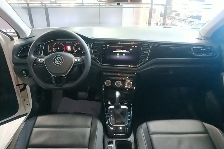 Used Volkswagen T-ROC 2022 280TSI DSG Two-Wheel Drive Comfort PLUS Center Console