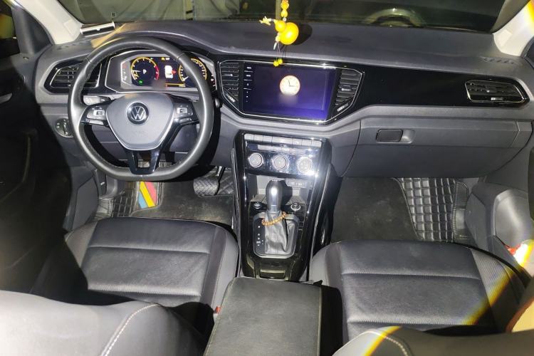 Used Volkswagen T-ROC 2022 280TSI DSG Two-Wheel Drive Comfort PLUS Center Console