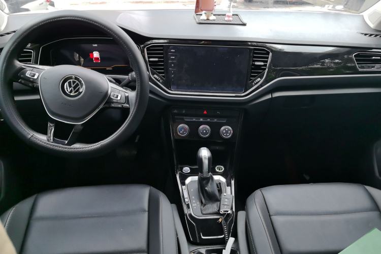 Used Volkswagen T-ROC 2022 280TSI DSG Two-Wheel Drive Comfort PLUS Center Console
