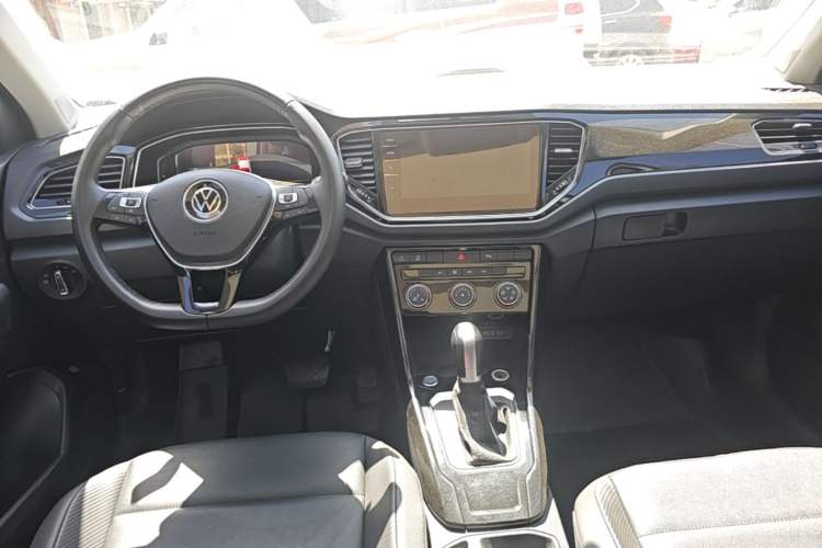Used Volkswagen T-ROC 2022 280TSI DSG Two-Wheel Drive Comfort PLUS Center Console