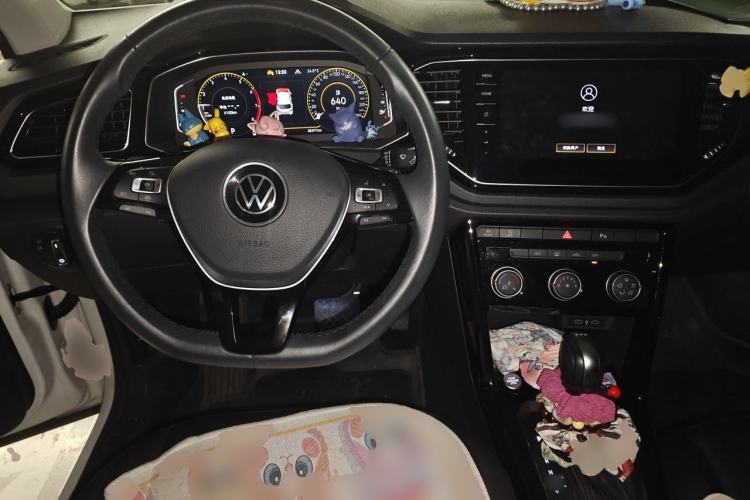 Used Volkswagen T-ROC 2022 280TSI DSG Two-Wheel Drive Comfort PLUS Center Console