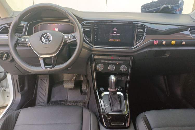 Used Volkswagen T-ROC 2022 280TSI DSG Two-Wheel Drive Comfort PLUS Center Console