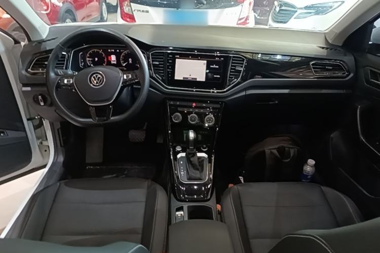 Used Volkswagen T-ROC 2022 280TSI DSG Two-Wheel Drive Comfort PLUS Center Console