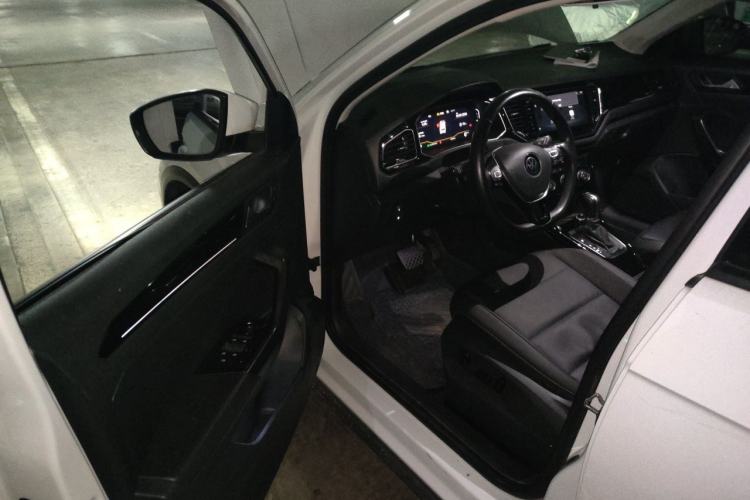 Used Volkswagen T-ROC 2022 280TSI DSG Two-Wheel Drive Elite PLUS Driver Seat
