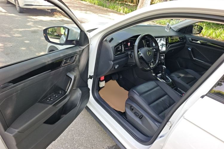 Used Volkswagen T-ROC 2022 280TSI DSG Two-Wheel Drive Elite PLUS Driver Seat
