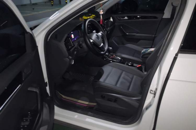 Used Volkswagen T-ROC 2022 280TSI DSG Two-Wheel Drive Comfort PLUS Driver Seat
